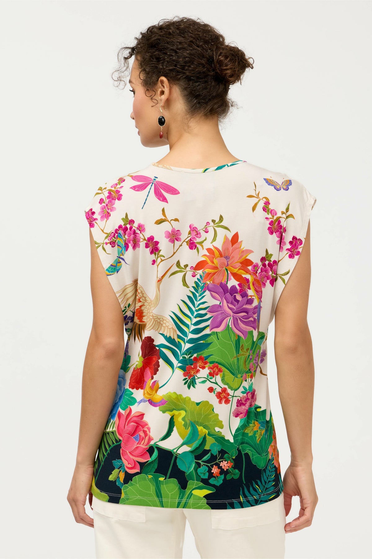 THE JANIE FAVORITE DEEP SCOOP TEE