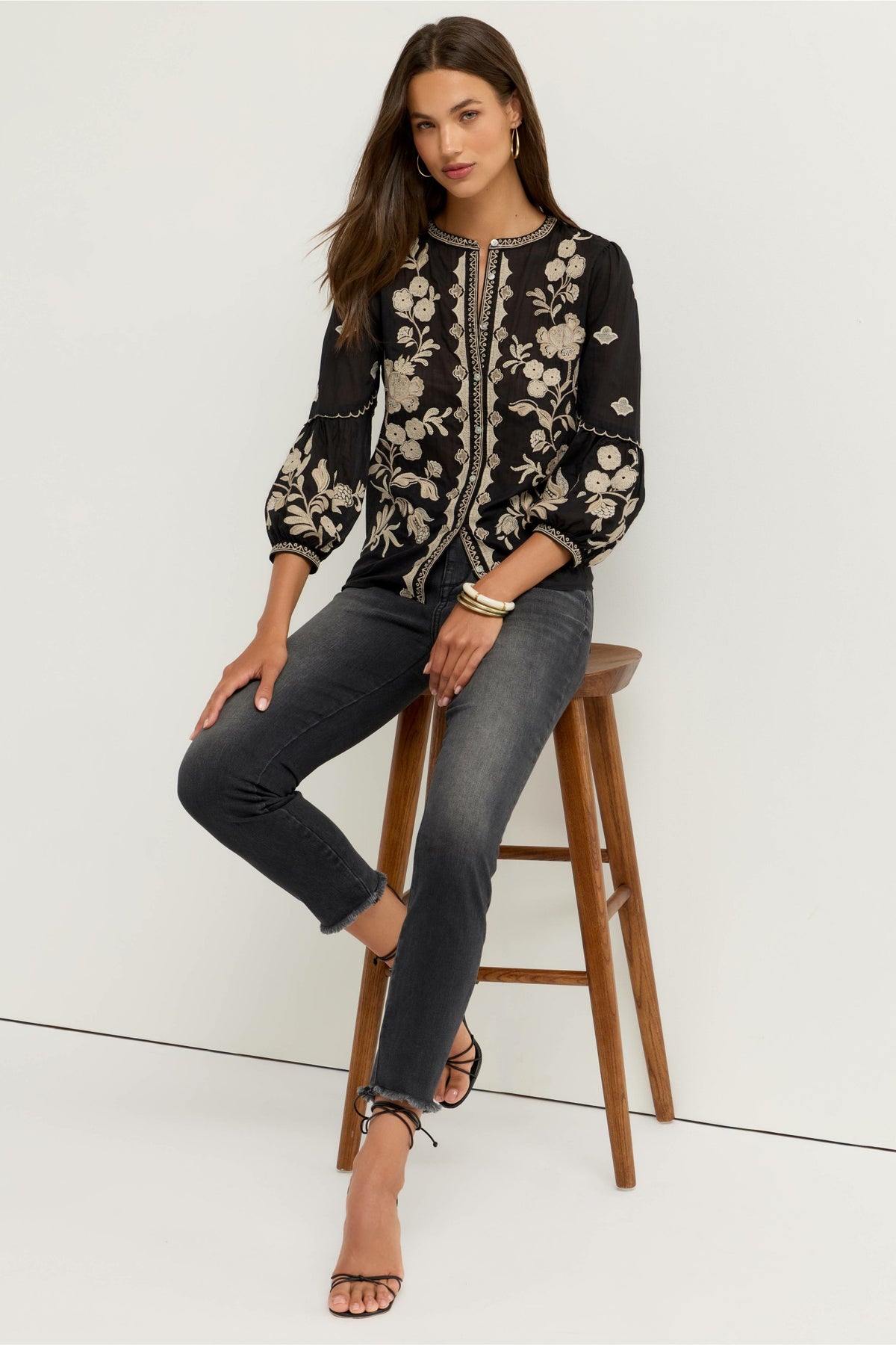 SCALLOP SLEEVE BLOUSE