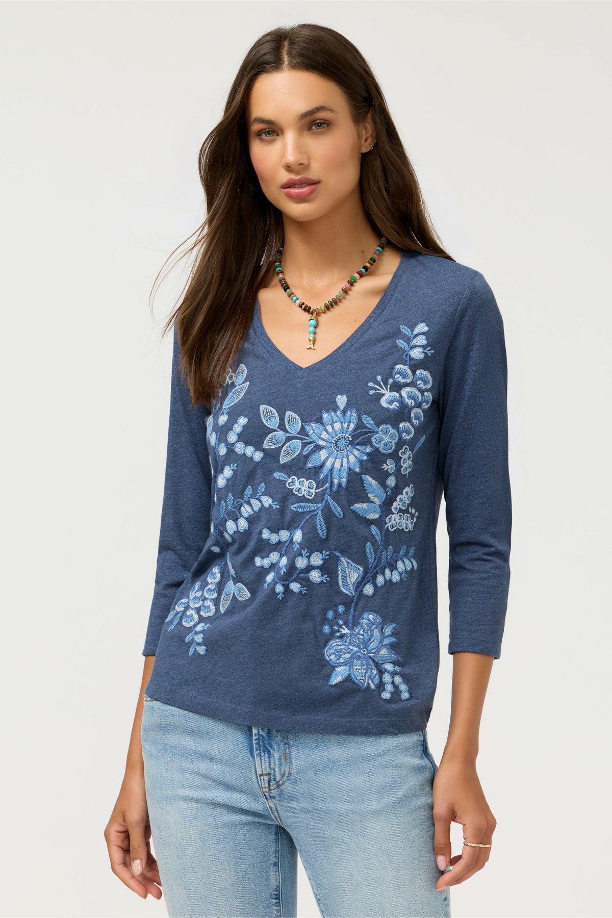 3/4 SLEEVE V-NECK TEE