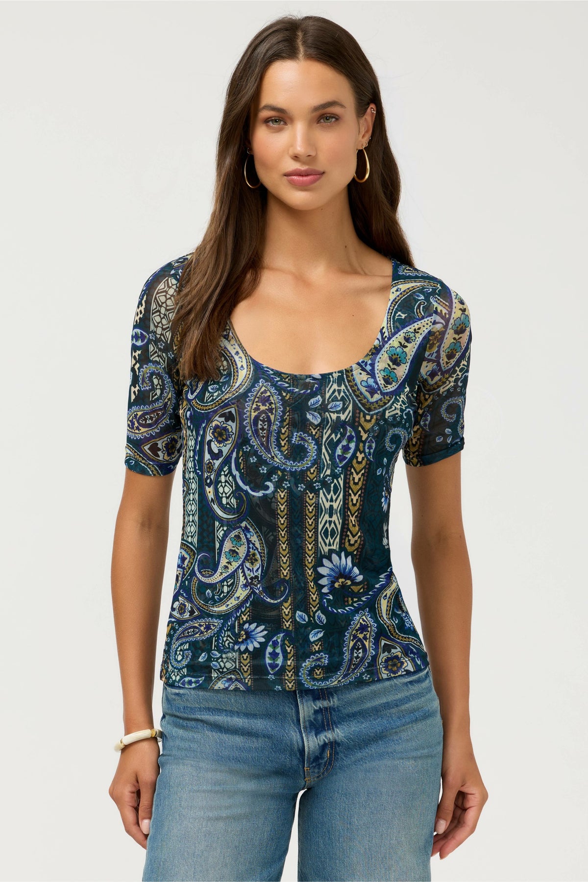 ELBOW SLEEVE SCOOP NECK MESH TEE