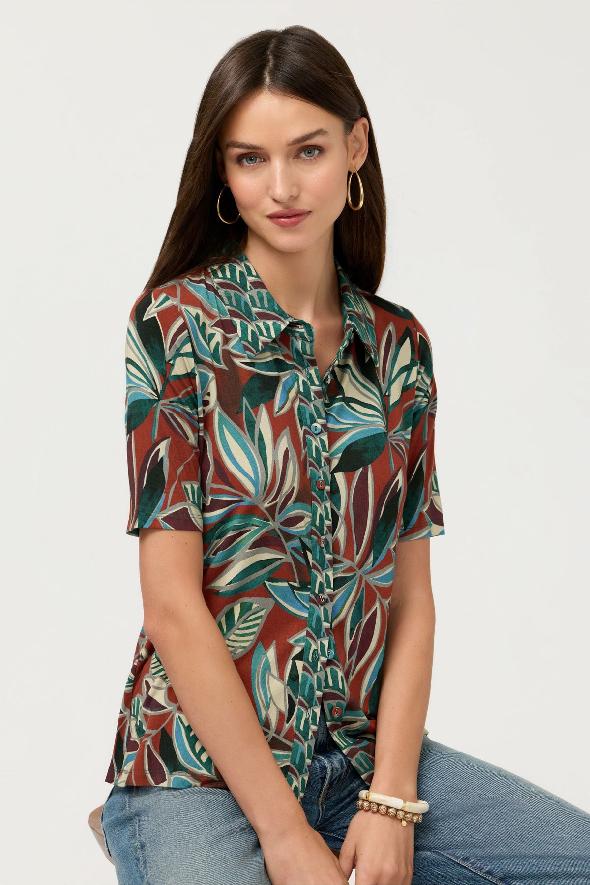 THE JANIE FAVORITE FITTED ELBOW SLEEVE BUTTON DOWN
