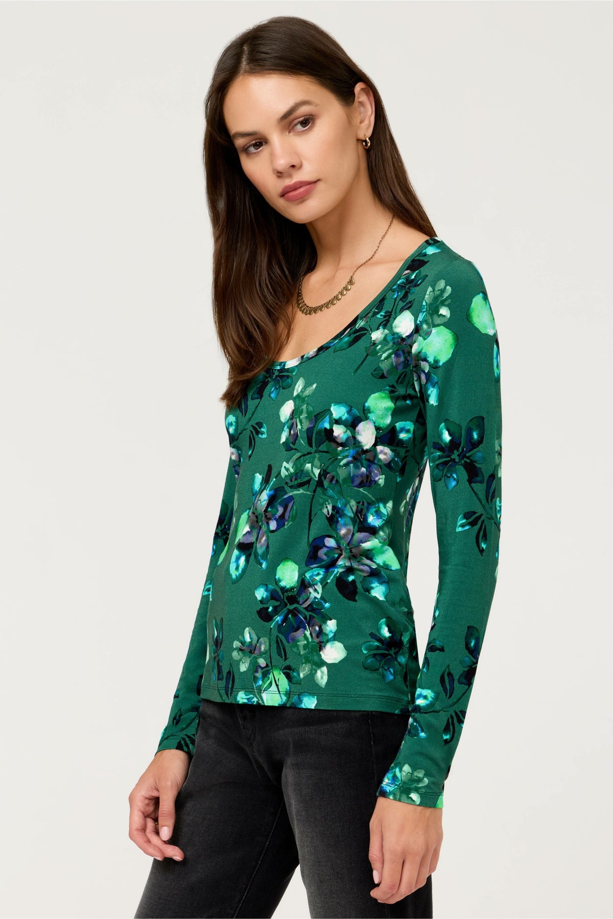 THE JANIE FAVORITE SCOOP NECK LONG SLEEVE FITTED TEE