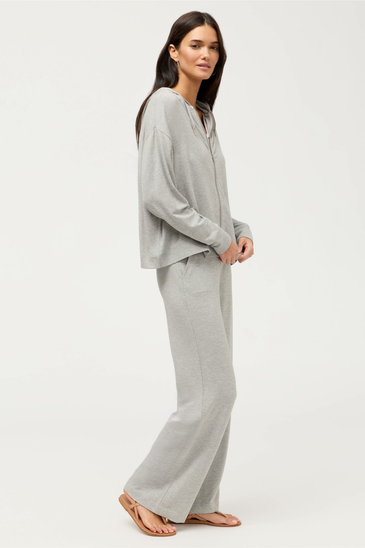ESSENTIALS WIDE LEG PANT