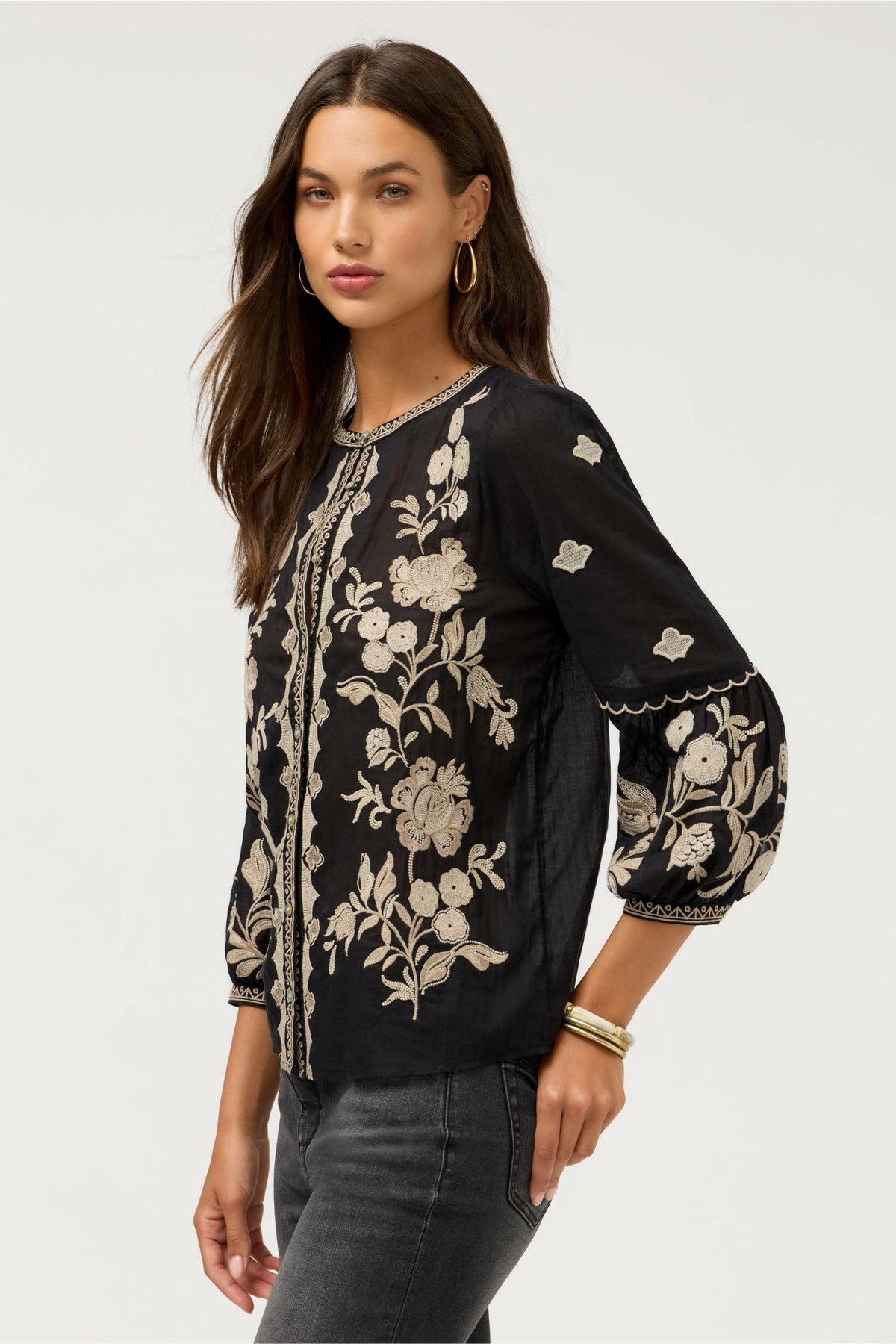 SCALLOP SLEEVE BLOUSE