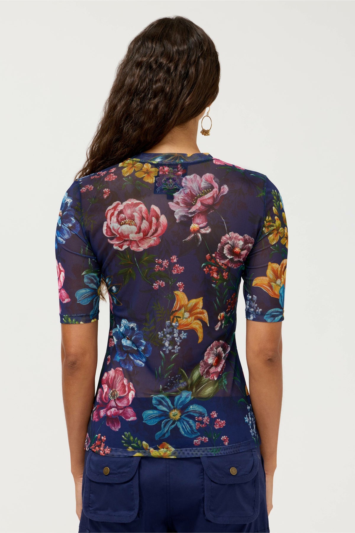 V-NECK ELBOW SLEEVE MESH TOP