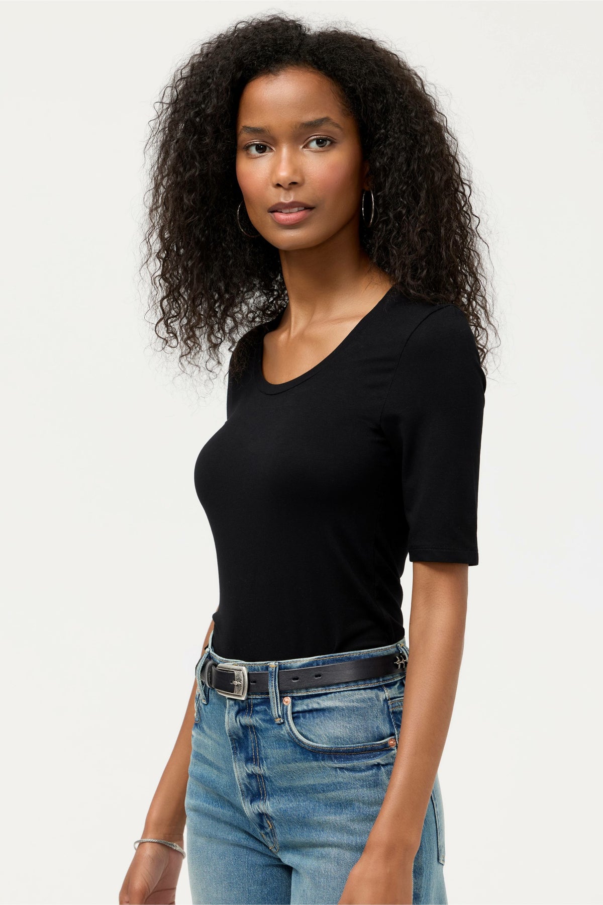 ESSENTIALS ELBOW SLEEVE SCOOP NECK