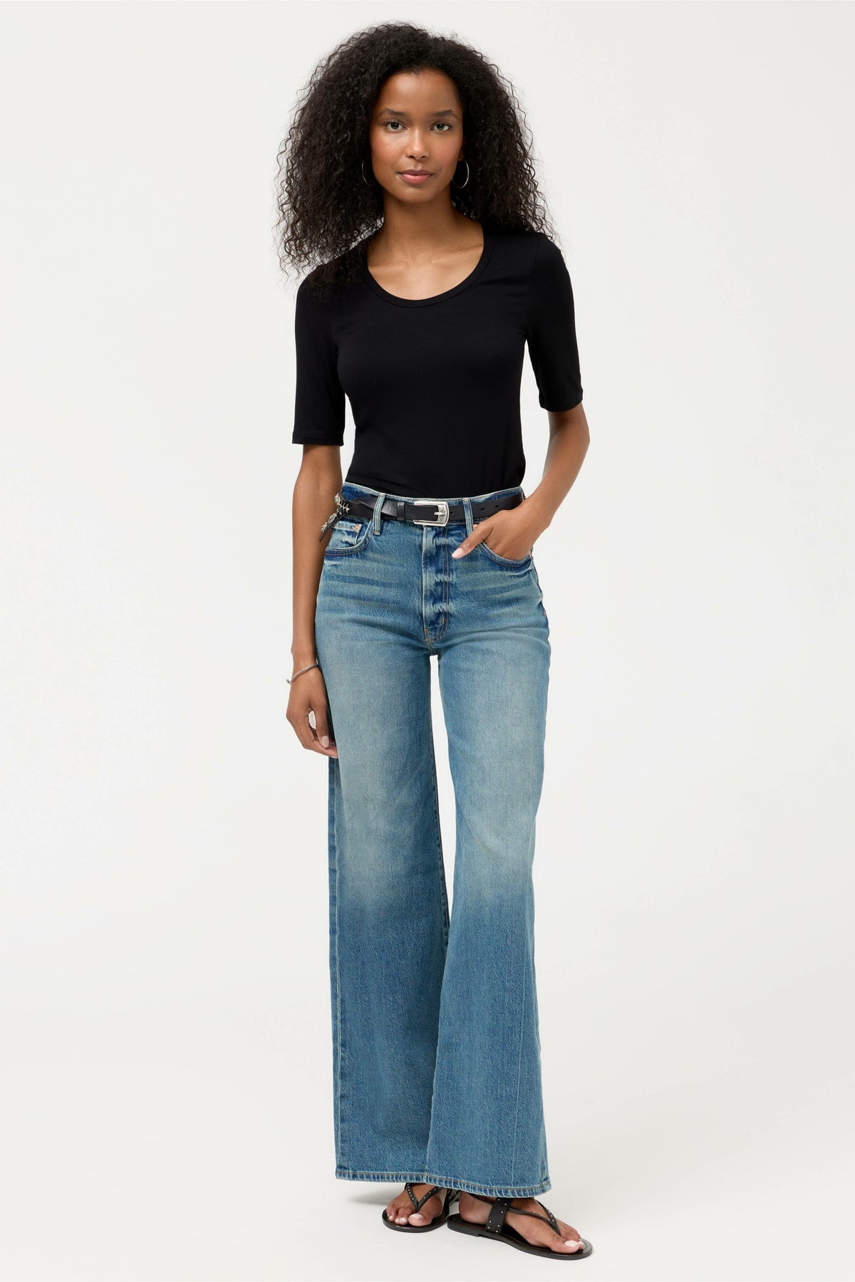 ESSENTIALS ELBOW SLEEVE SCOOP NECK