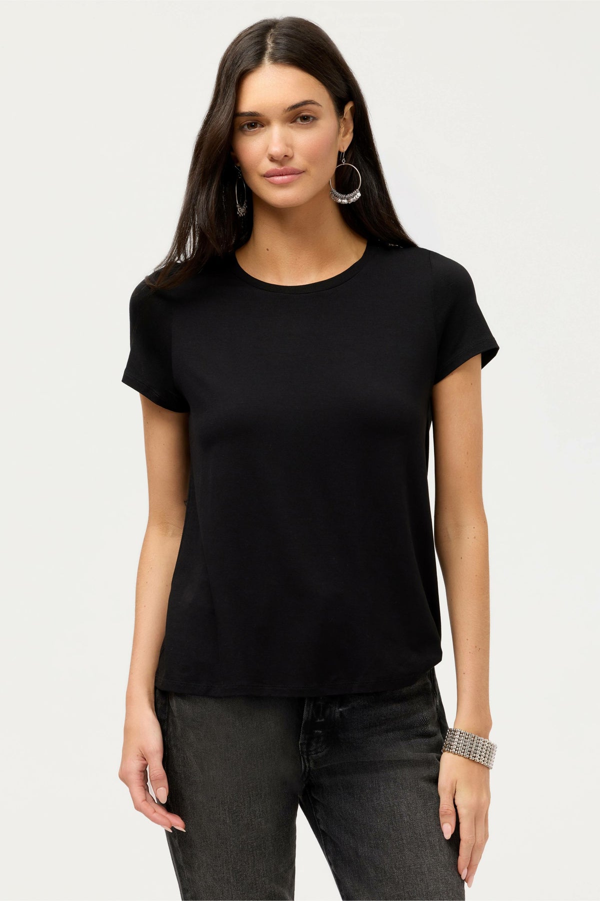 ESSENTIALS SHORT SLEEVE PLEAT BACK CREW NECK