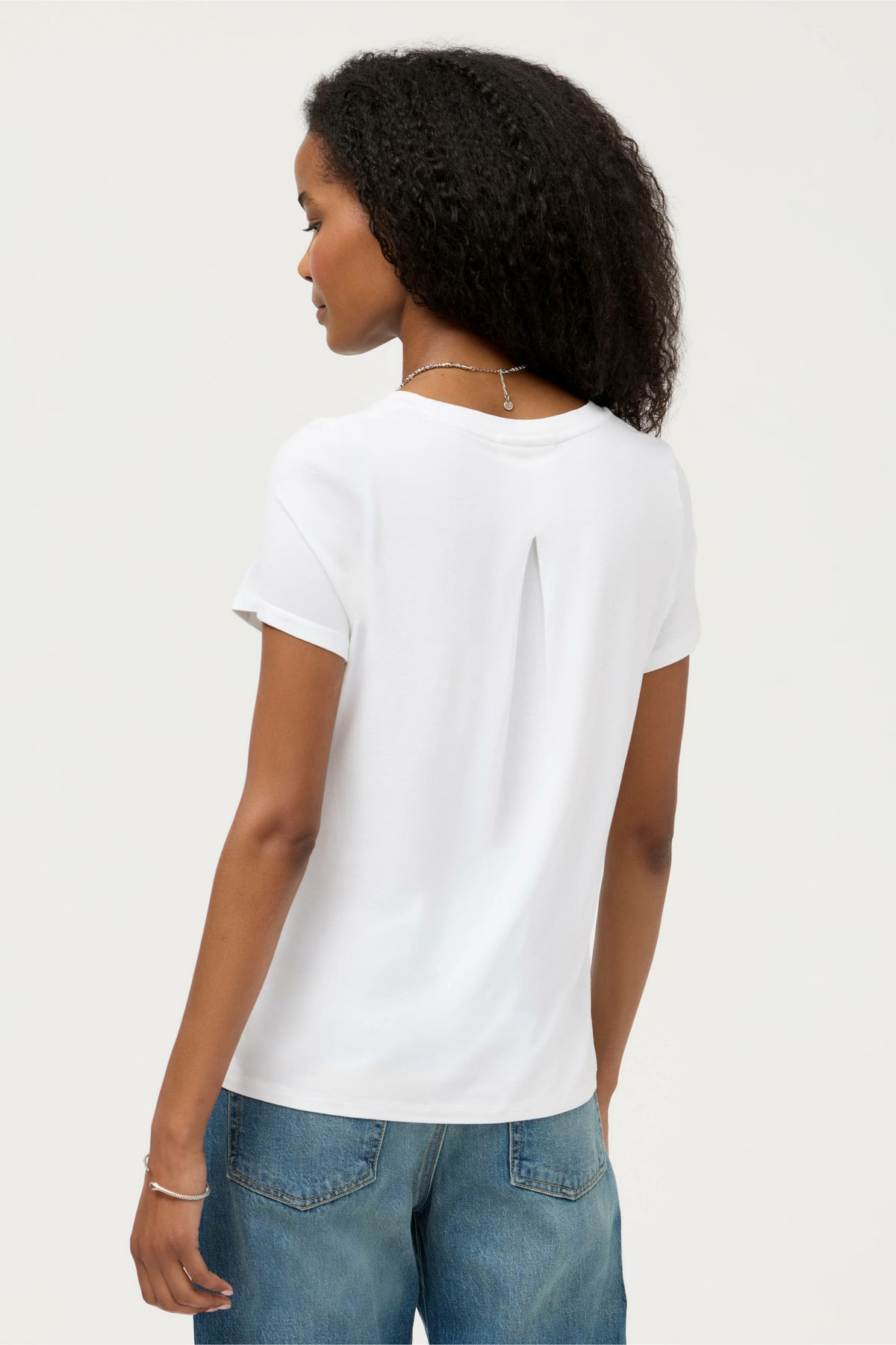 ESSENTIALS SHORT SLEEVE PLEAT BACK CREW NECK
