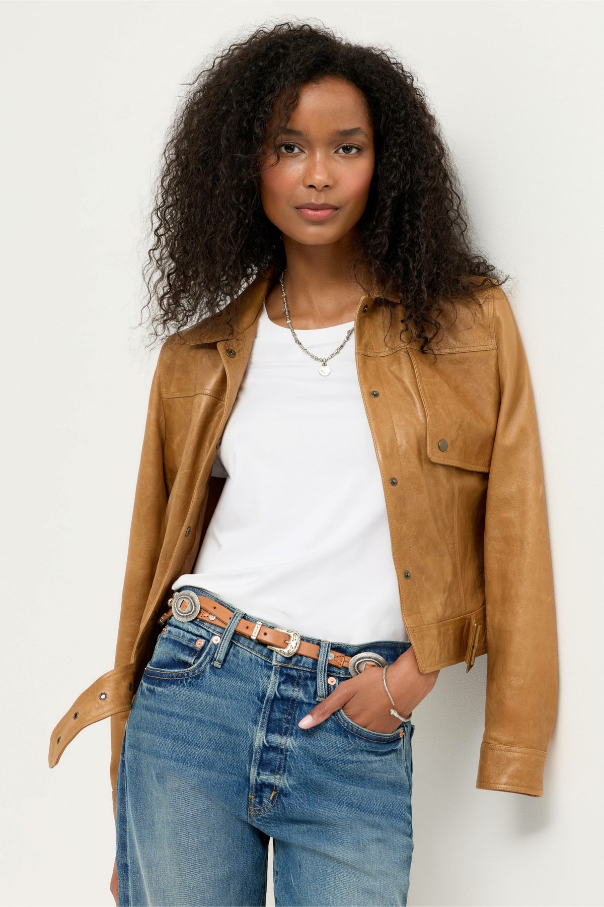 ESSENTIALS SHORT SLEEVE PLEAT BACK CREW NECK