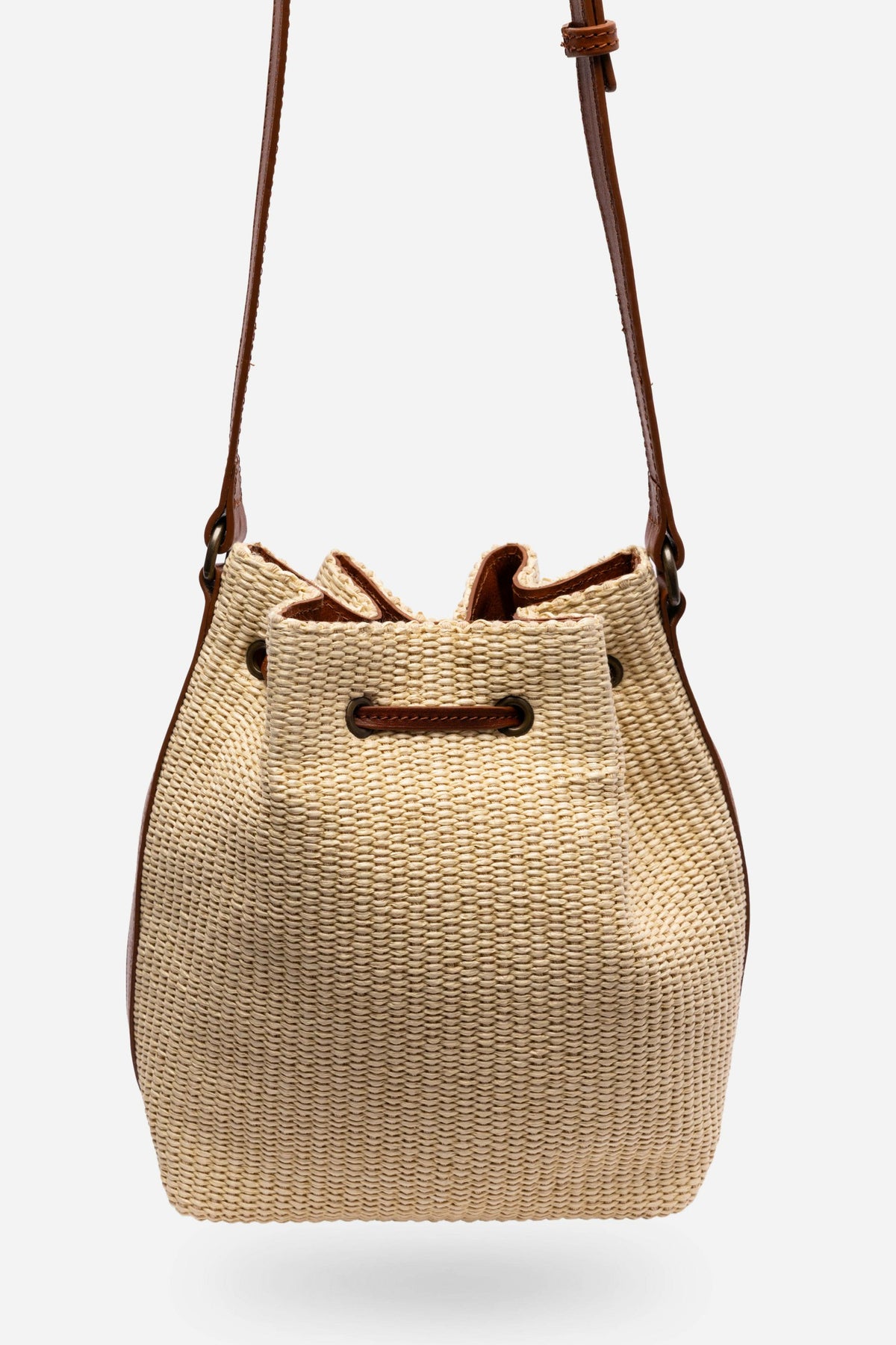 ITALIAN RAFFIA CINCH BUCKET BAG