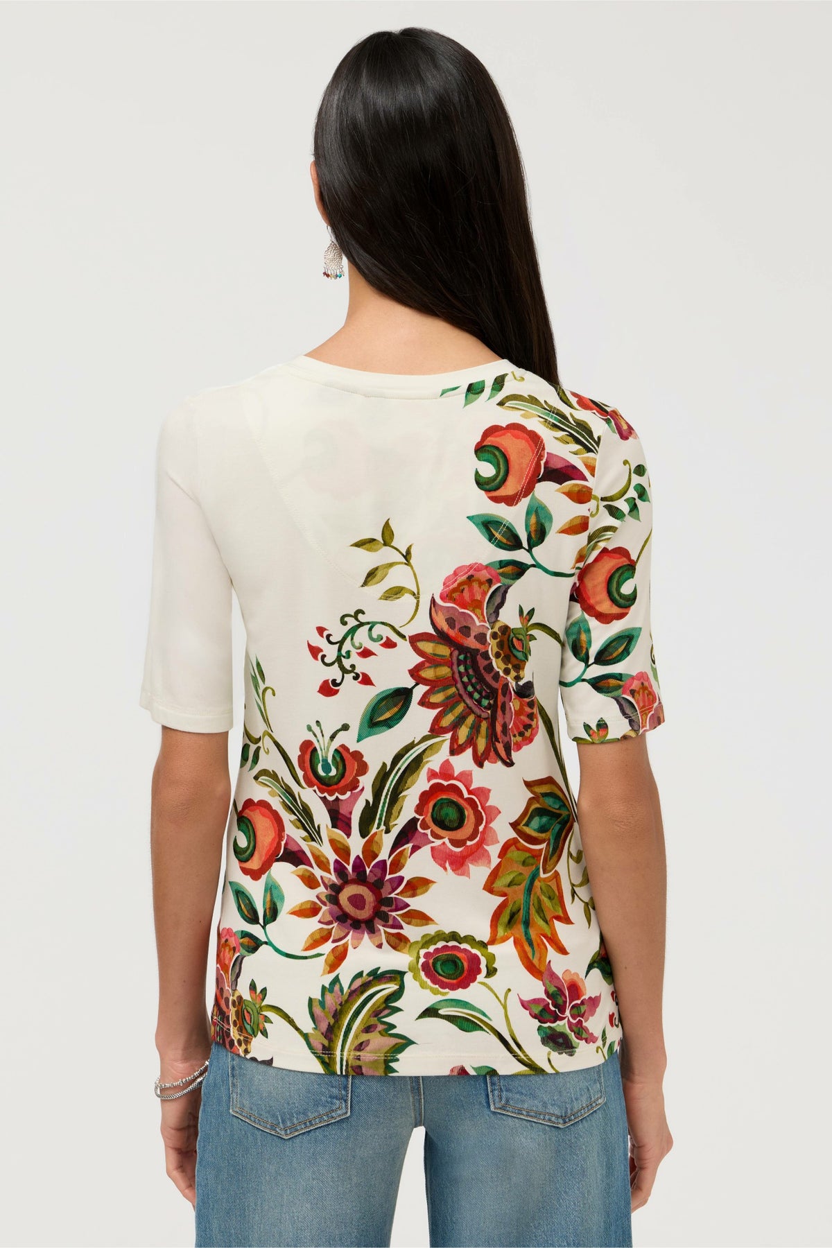 THE JANIE FAVORITE FITTED V-NECK ELBOW SLEEVE TEE