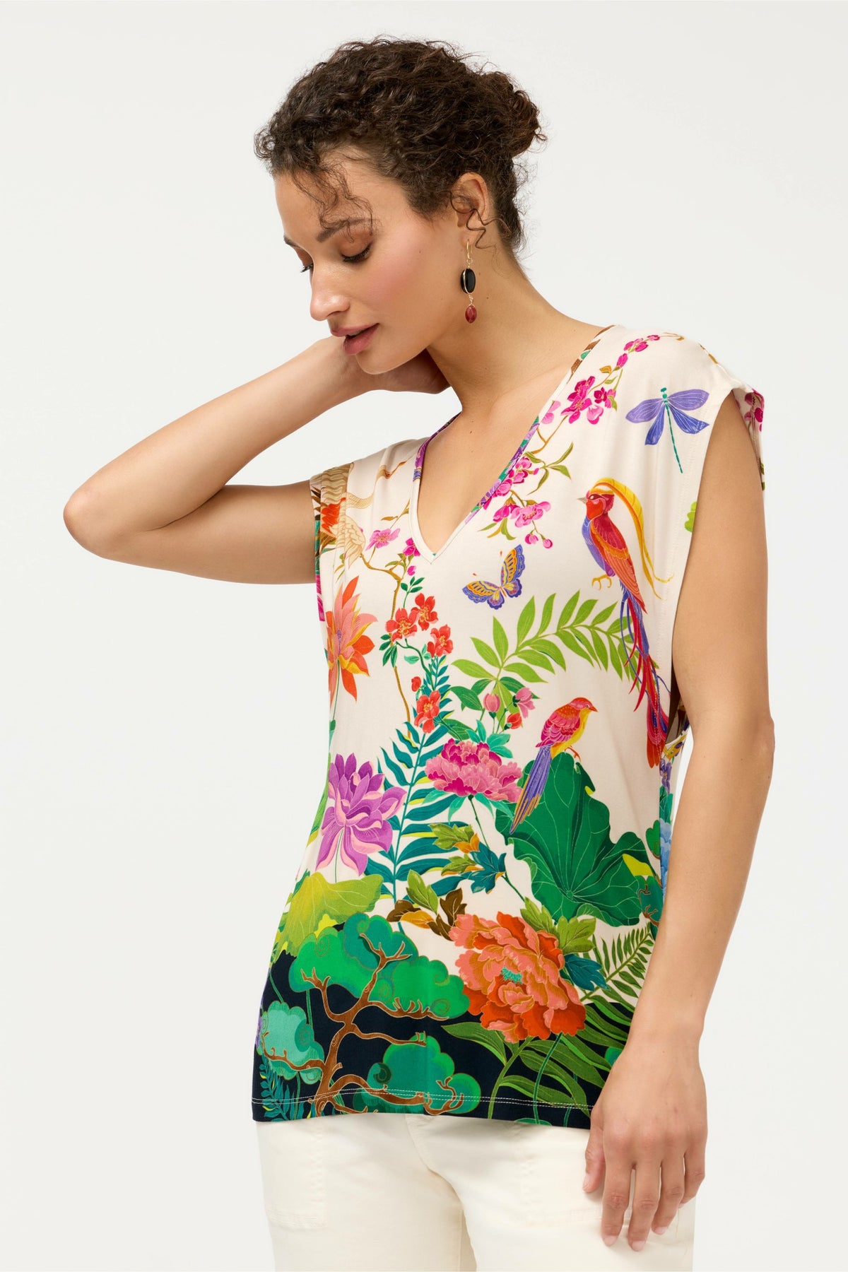 THE JANIE FAVORITE DEEP SCOOP TEE