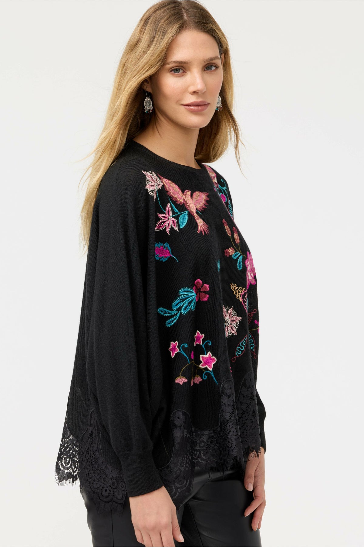 THE LACE OVERSIZED PULLOVER