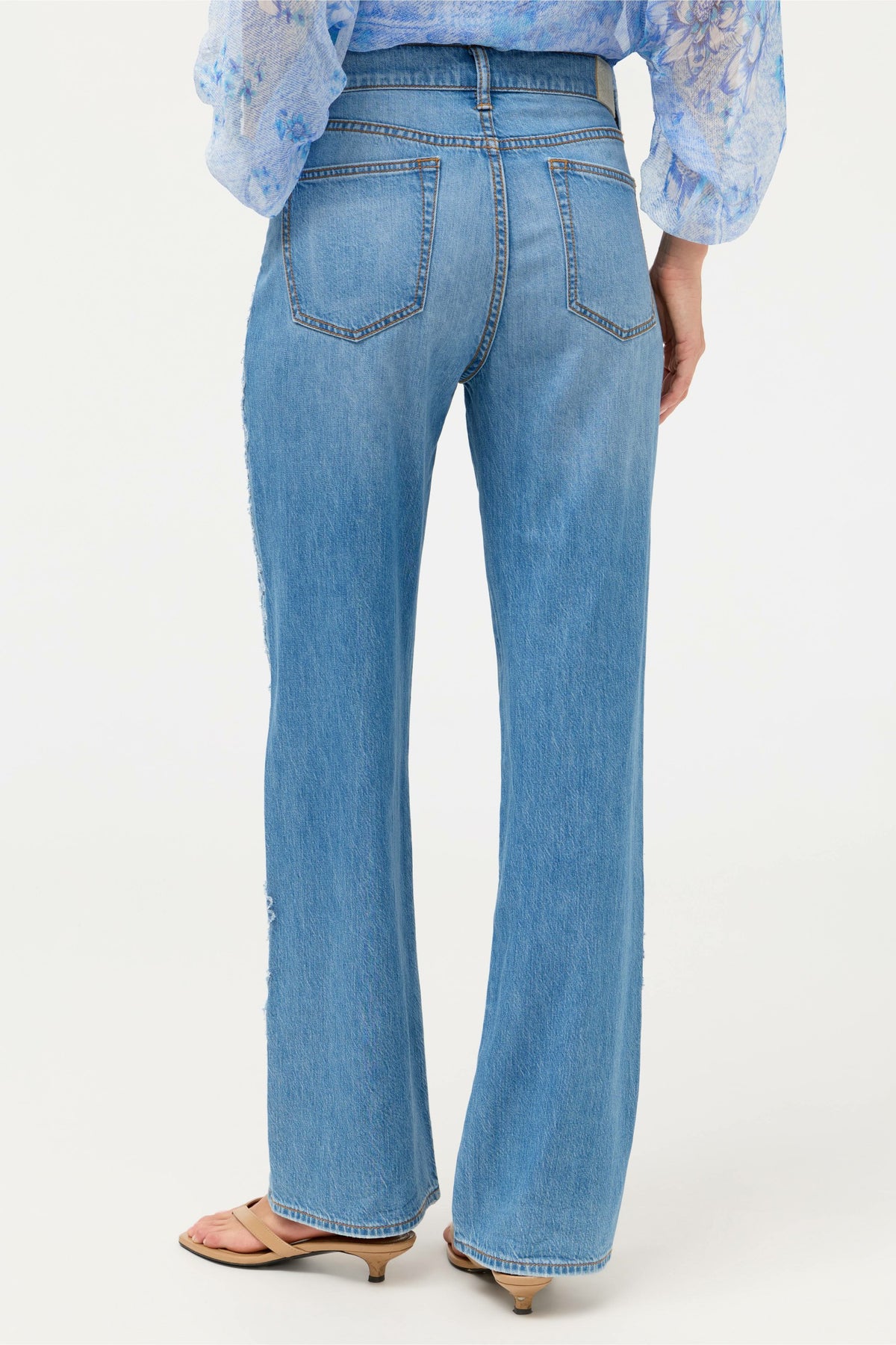 THE STRAIGHT LEG JEAN