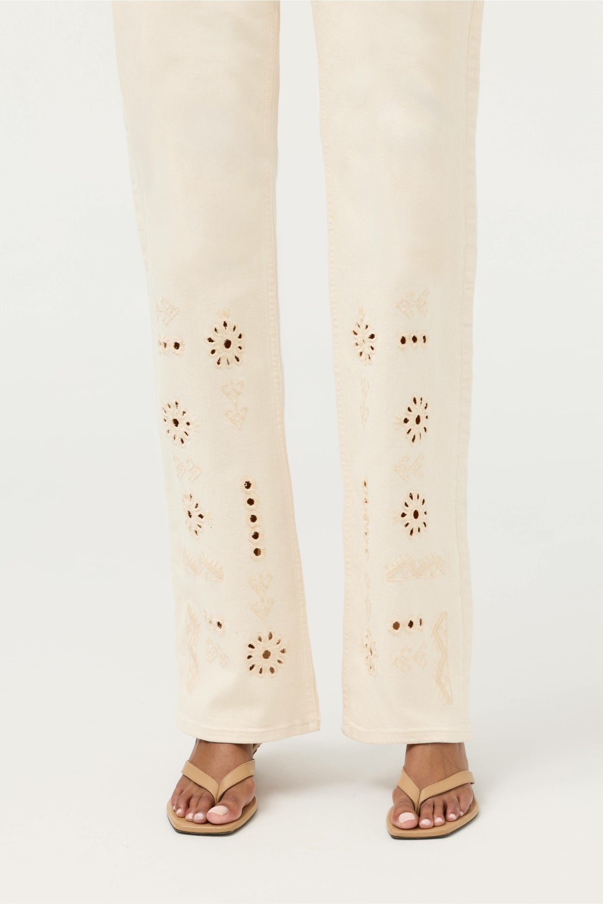 THE RELAXED STRAIGHT LEG JEAN