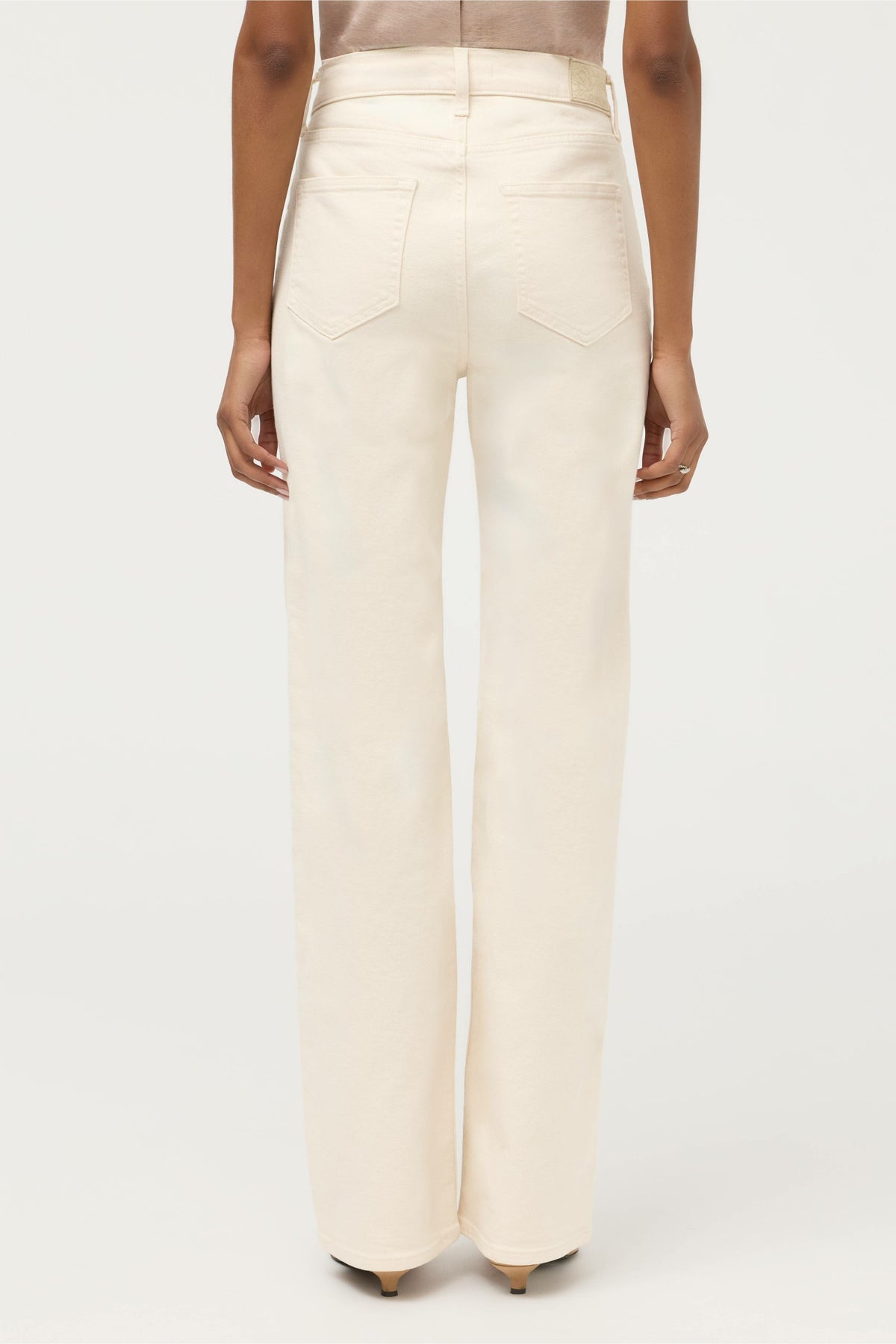 THE RELAXED STRAIGHT LEG JEAN