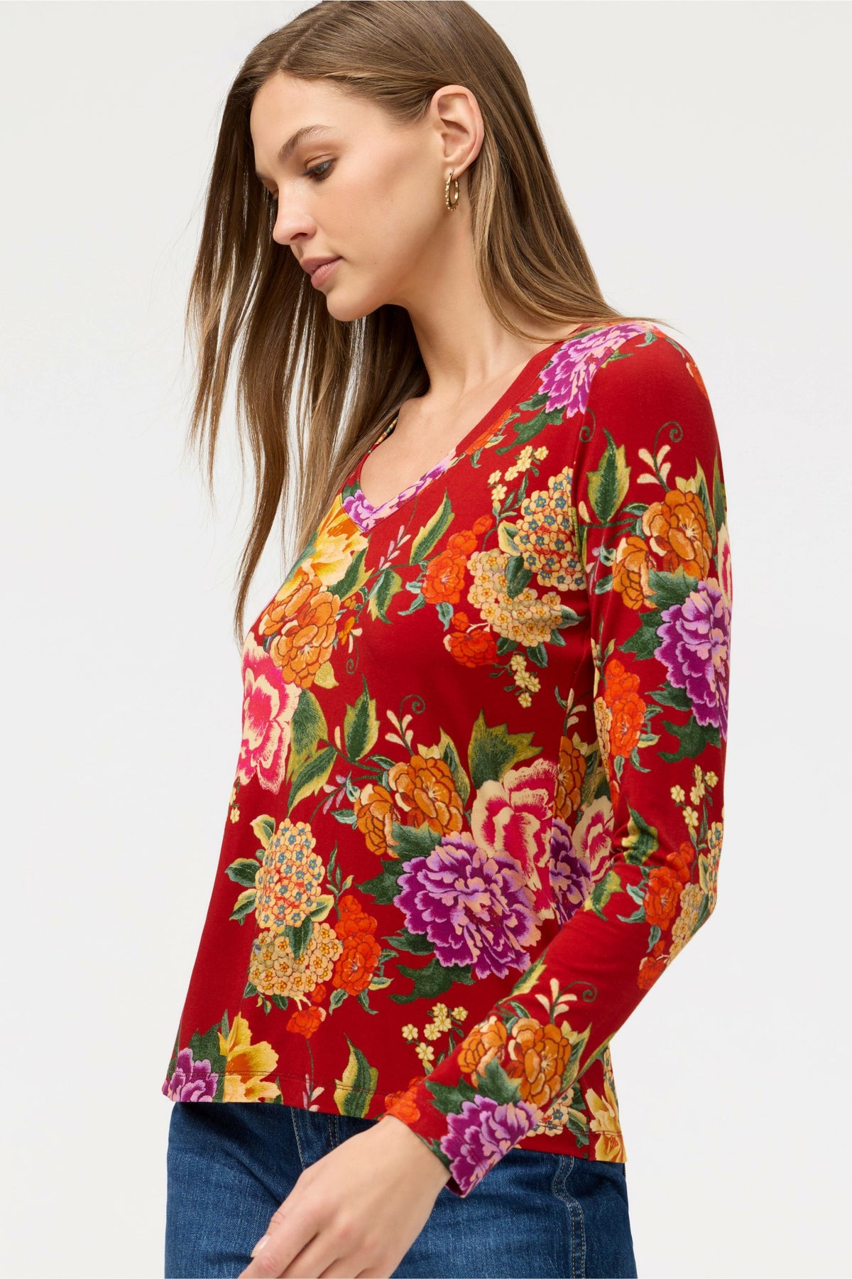 THE JANIE FAVORITE LONG SLEEVE V-NECK FITTED TEE