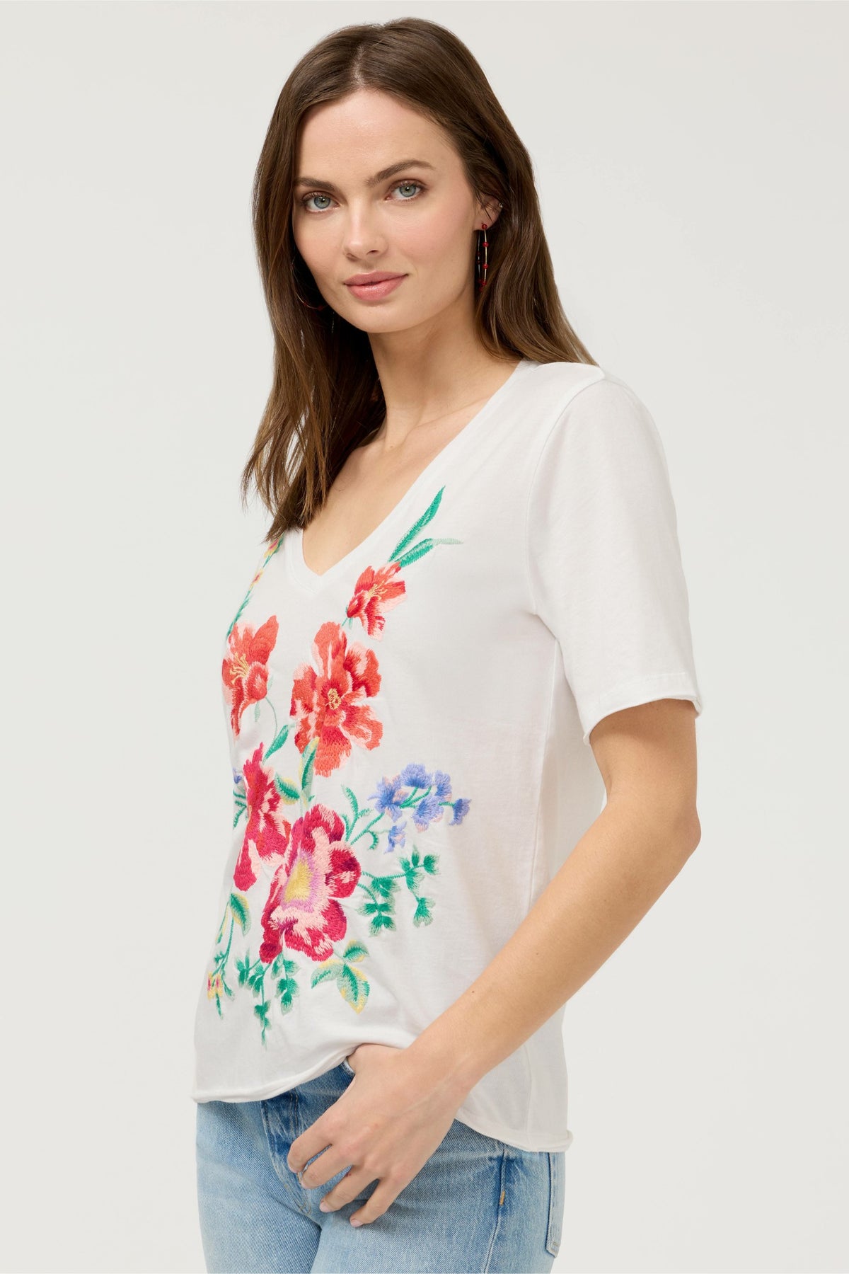 CELIORA RAW HEM V-NECK TEE