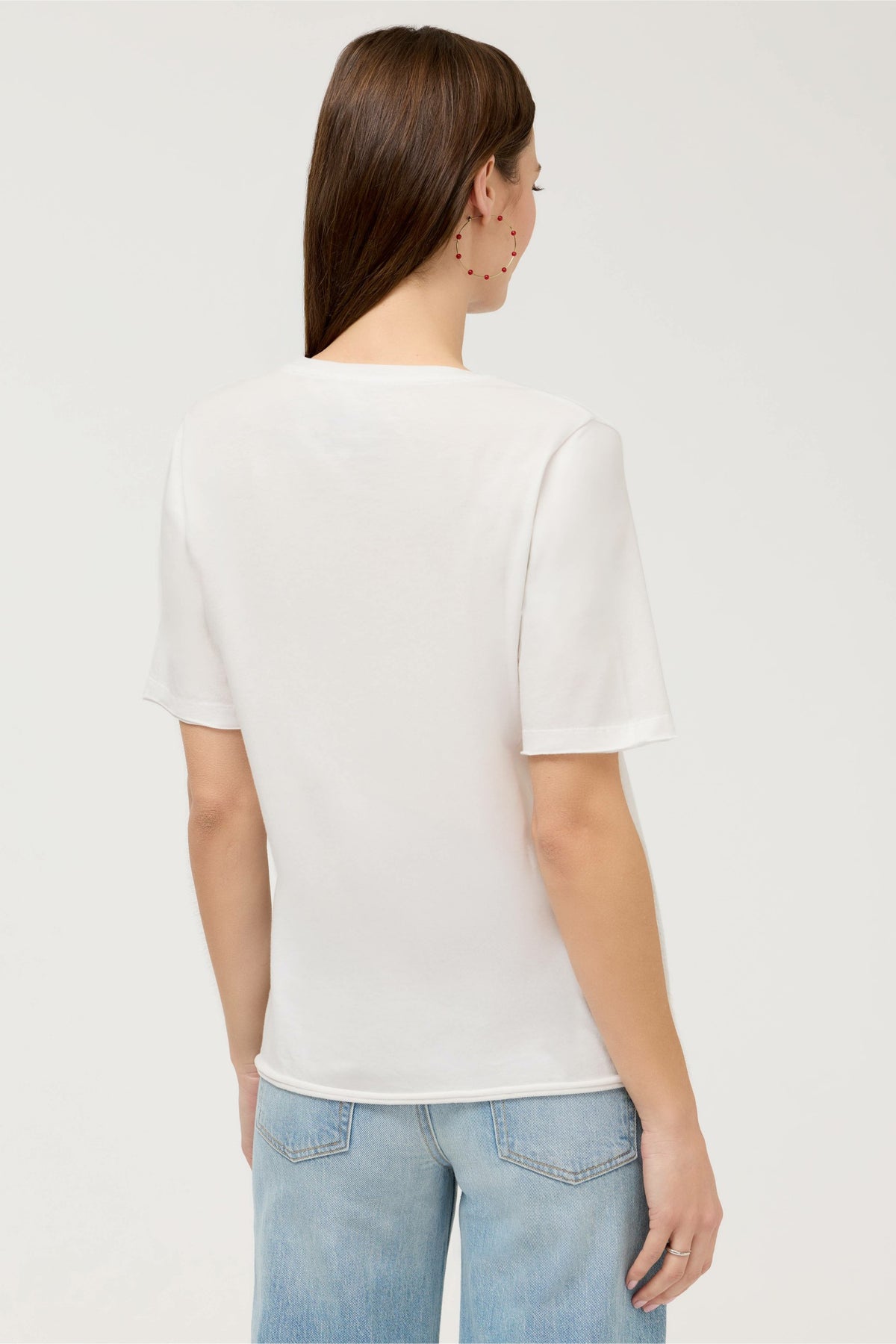 CELIORA RAW HEM V-NECK TEE