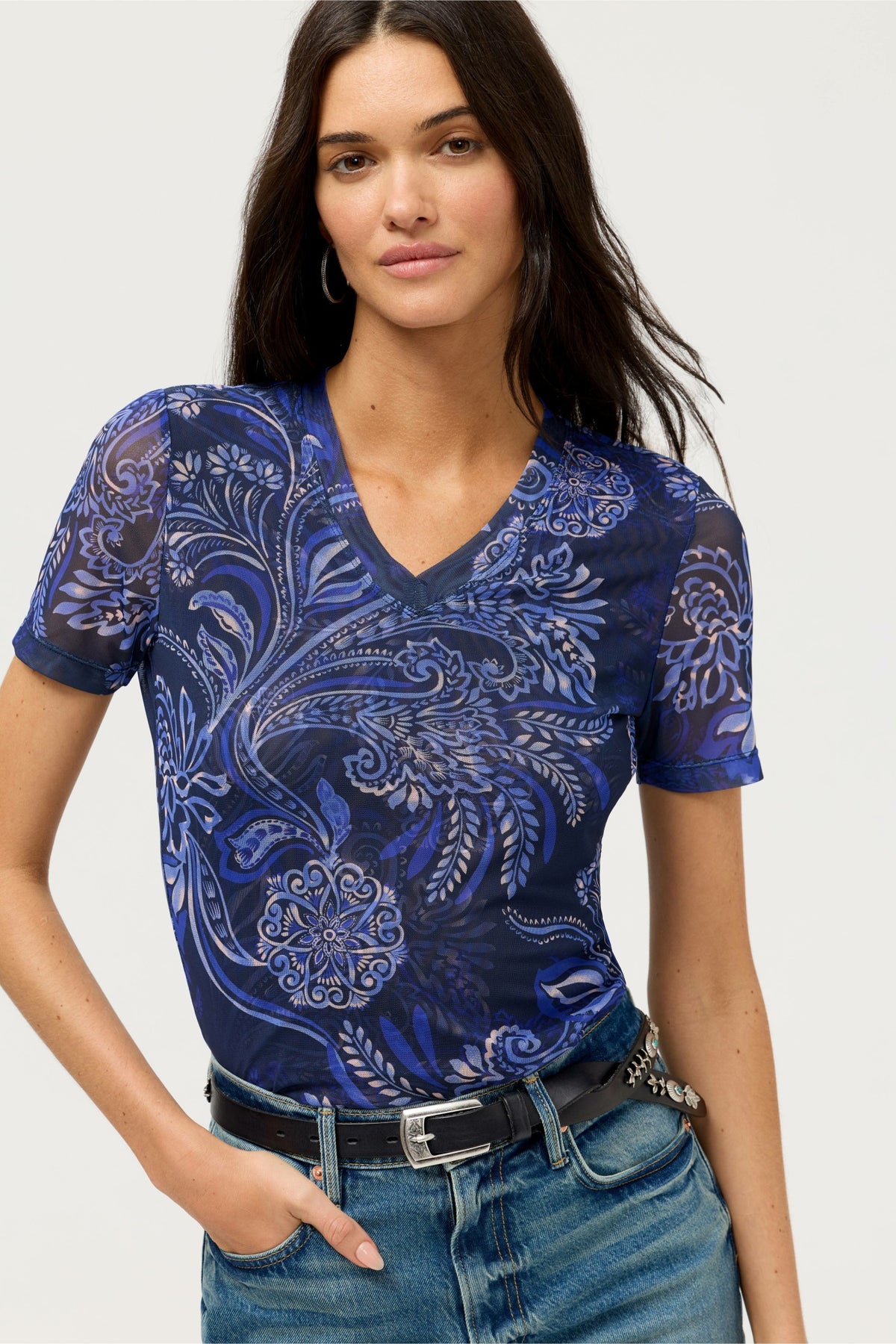 SHORT SLEEVE MESH V-NECK TEE