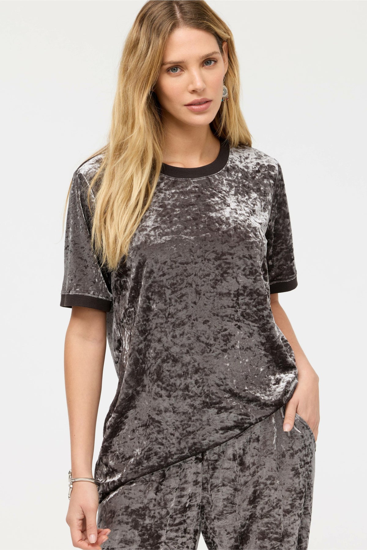 THE VELVET TEE