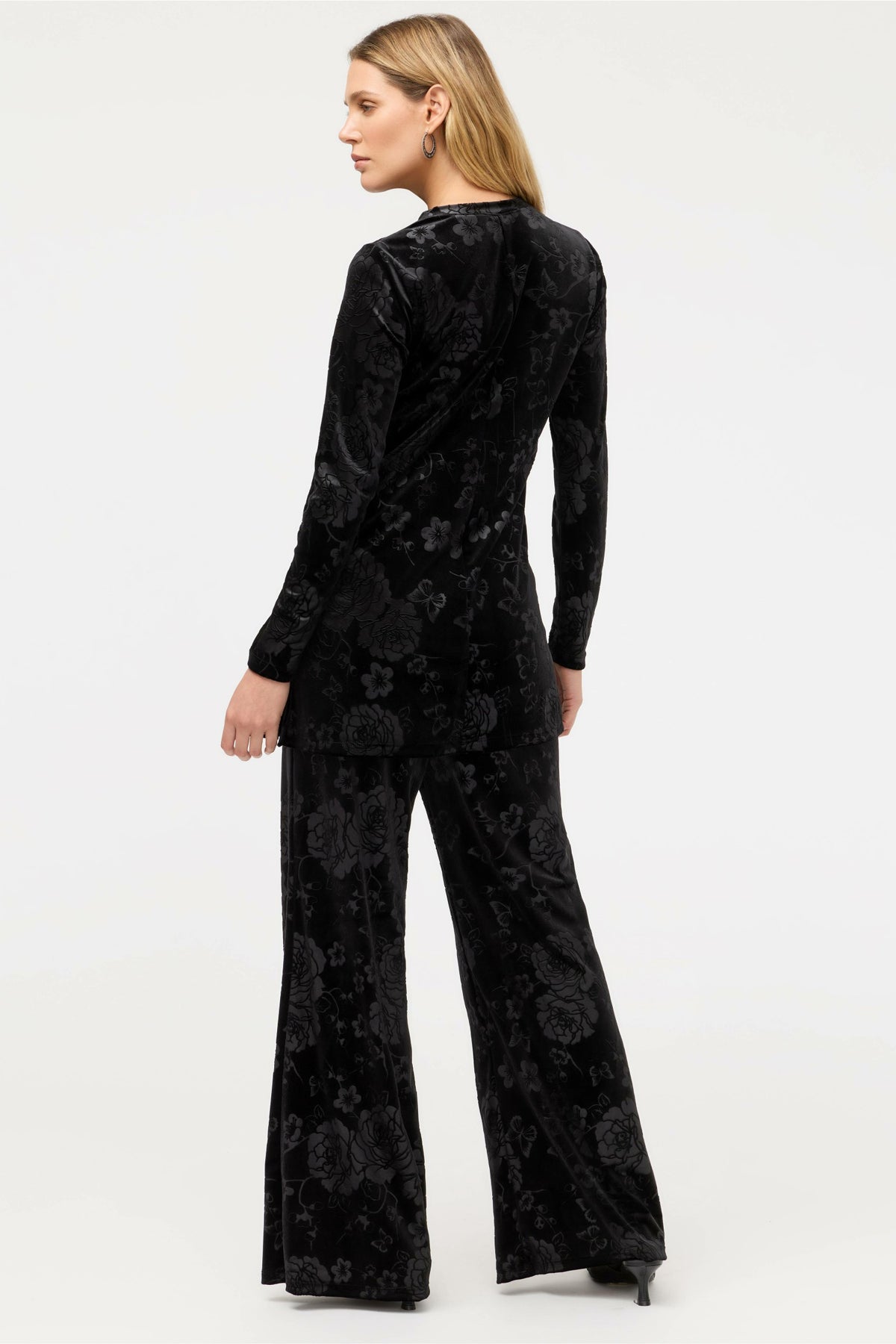 EMBOSSED STRETCH VELVET WIDE LEG PANT
