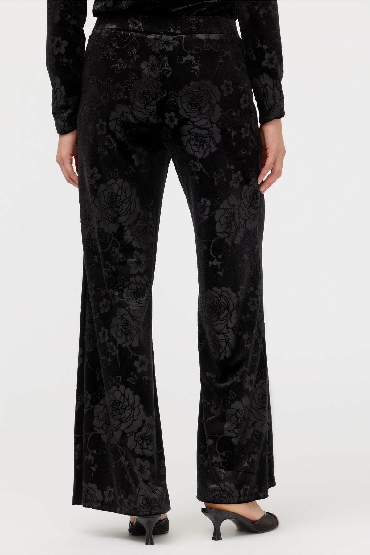 EMBOSSED STRETCH VELVET WIDE LEG PANT