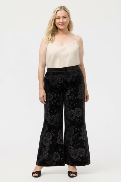 EMBOSSED STRETCH VELVET WIDE LEG PANT