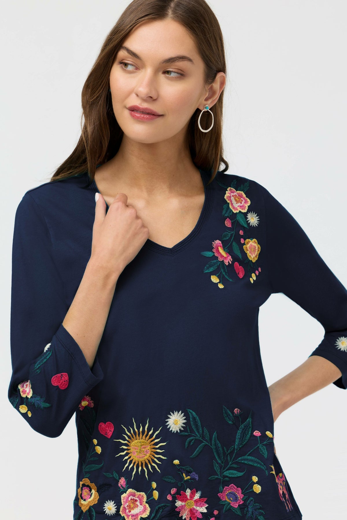 3/4 SLEEVE TRAPUNTO V-NECK TEE